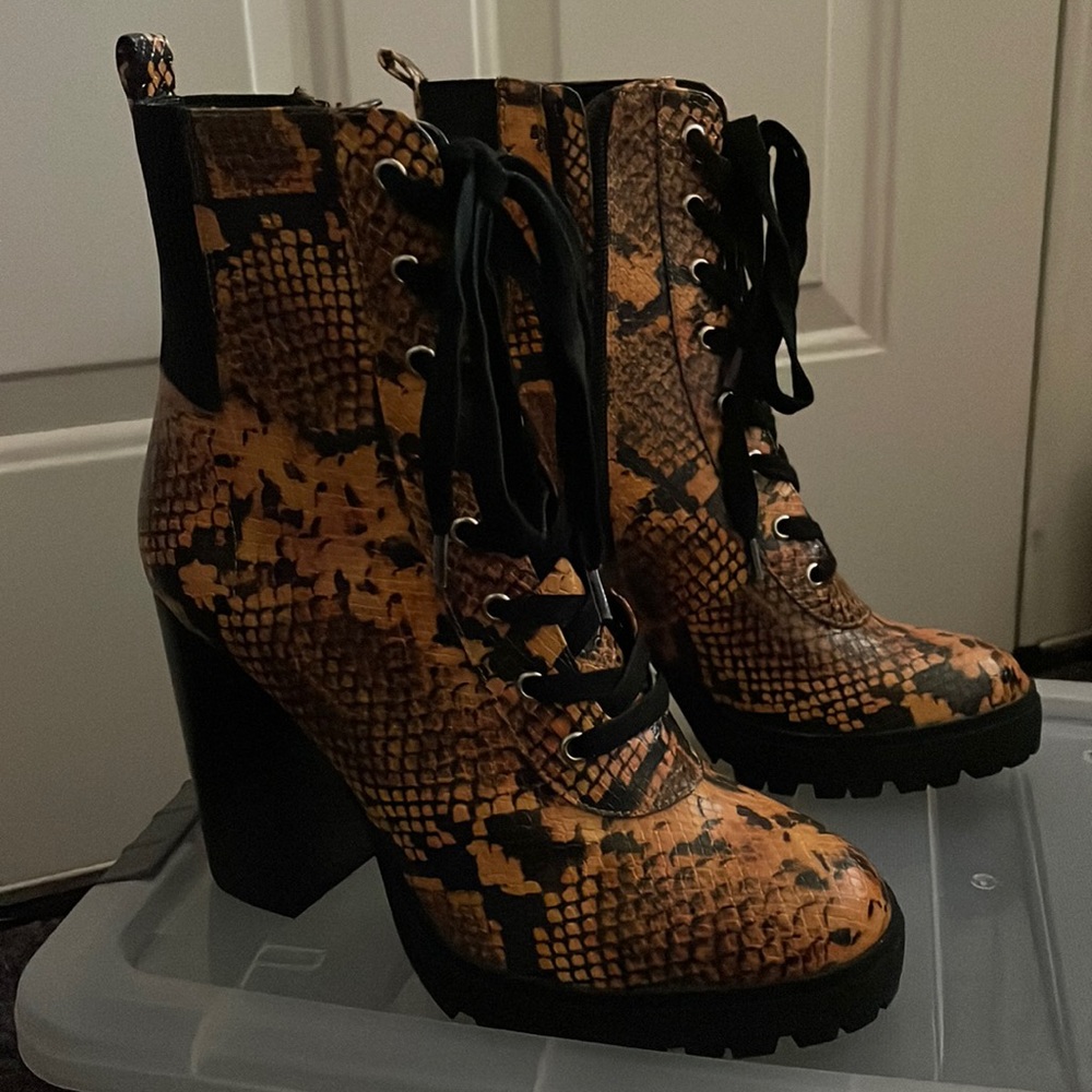 NWOT Steve Madden Boots - Size 9.5